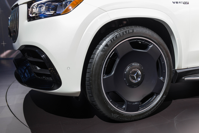 Illustration for article titled The 2021 Mercedes-AMG GLS 63 Is A 603 Horsepow—Oh My God, Look At Those Wheels